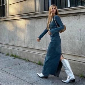 Bloggers favorite TRF Zara navy denim dress